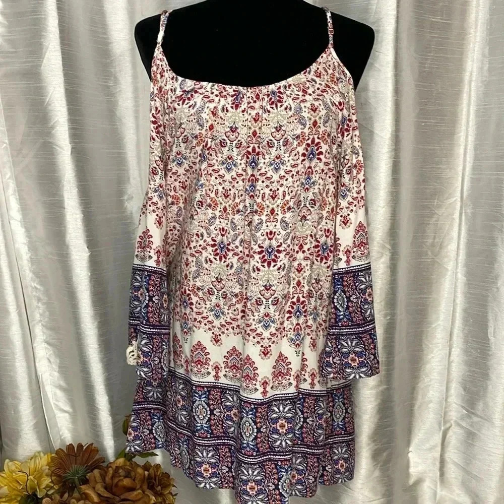 Love Tree Los Angeles Women’s Medium Rayon Cold Shoulder Floral Paisley Tunic